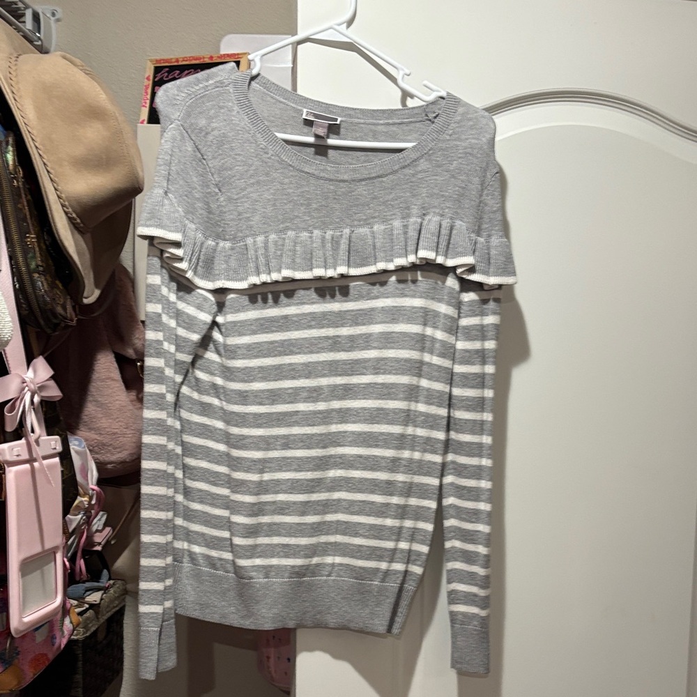 Chelsea28 striped ruffle sweater- size S